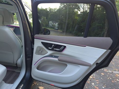 Used 2023 Mercedes-Benz EQS 450+ SUV image 33