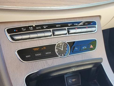 Used 2018 Mercedes-Benz E 400 4MATIC Cabriolet image 24