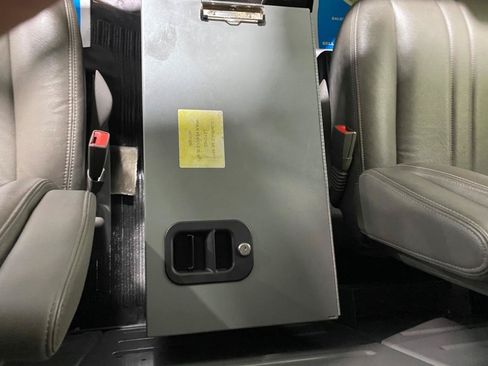 Used 2017 Chevrolet Express 3500 Extended RWD image 10