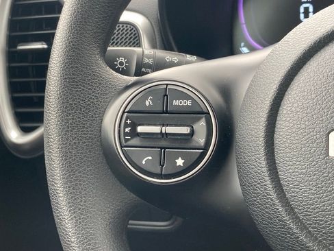 Used 2025 Kia Soul LX w/ LX Technology Package FWD image 14