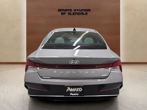 Certified 2025 Hyundai Elantra Limited image 5