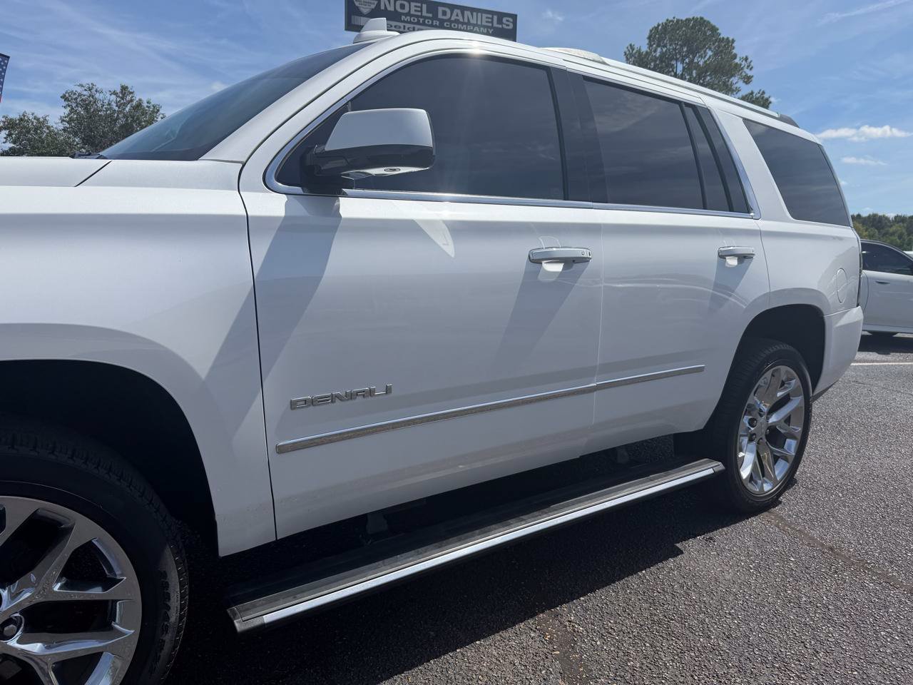 Used 2020 GMC Yukon Denali w/ Denali Premium Package RWD image 7