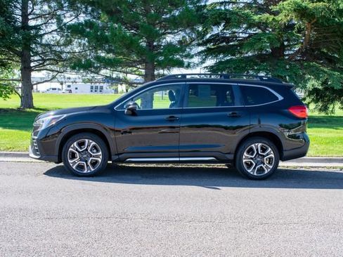 Used 2023 Subaru Ascent Limited image 3
