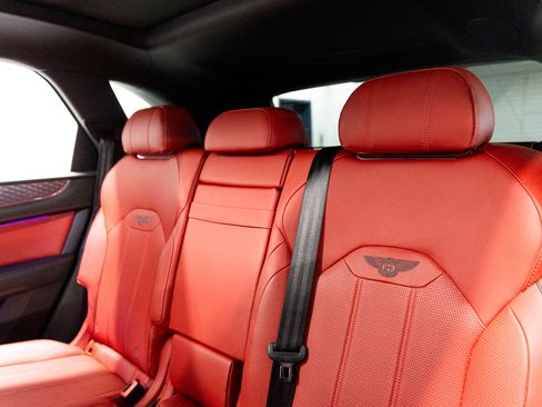 Used 2021 Bentley Bentayga image 34