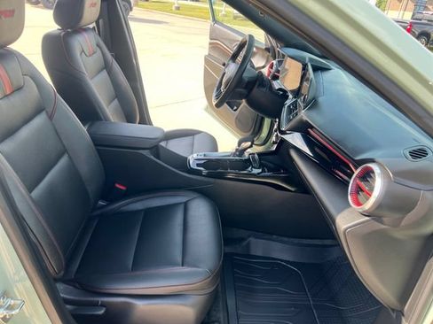 Certified 2024 Chevrolet Trax RS w/ Sunroof Package FWD image 13