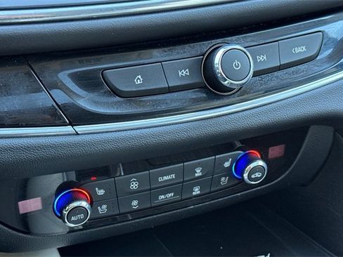 Used 2023 Buick Enclave Avenir w/ Avenir Technology Package image 32