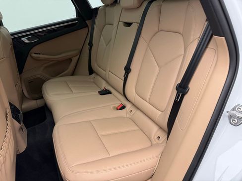 Used 2025 Porsche Macan image 24
