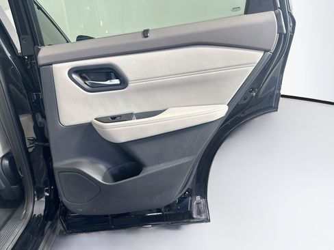 Used 2023 Nissan Rogue SV w/ SV Premium B Package FWD image 32