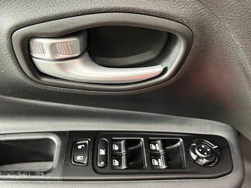 Used 2023 Jeep Renegade Latitude AWD/4WD image 20