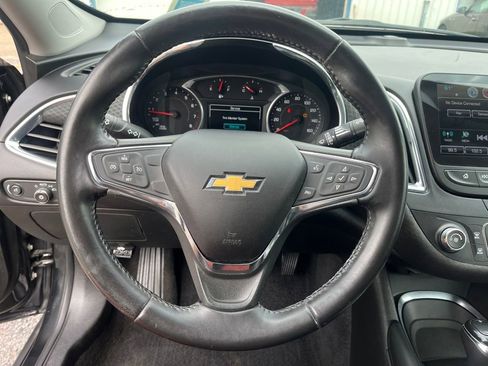 Used 2018 Chevrolet Malibu LT image 17