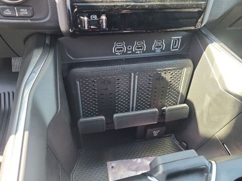 New 2026 RAM 1500 Laramie AWD/4WD image 12