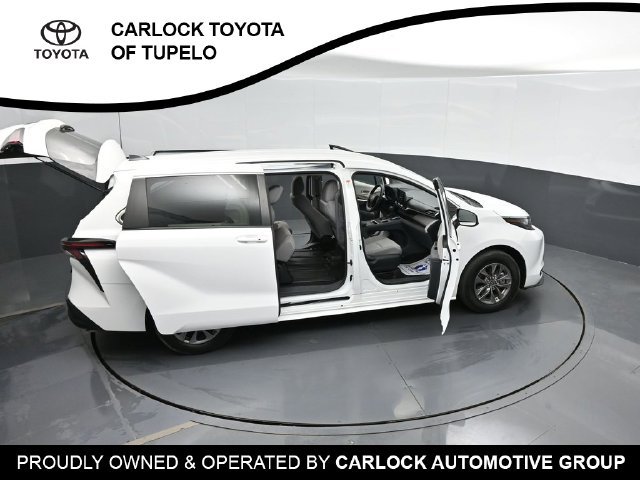 Used 2023 Toyota Sienna LE FWD image 64