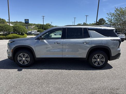 New 2026 Chevrolet Traverse LT w/ Driver Confidence Package FWD image 6