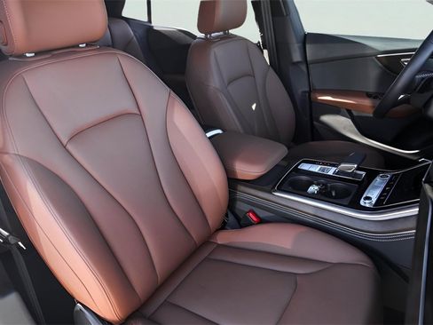 Used 2025 Audi Q8 Premium Plus image 34