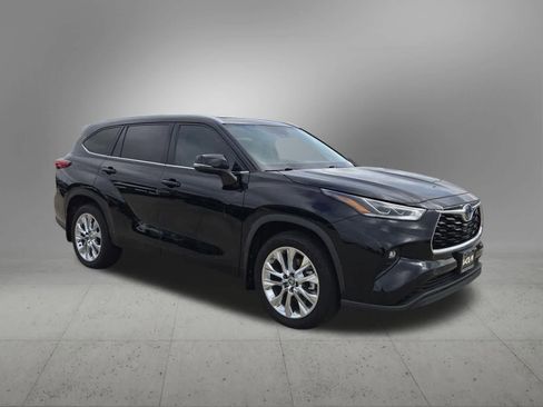 Used 2023 Toyota Highlander Limited FWD image 8