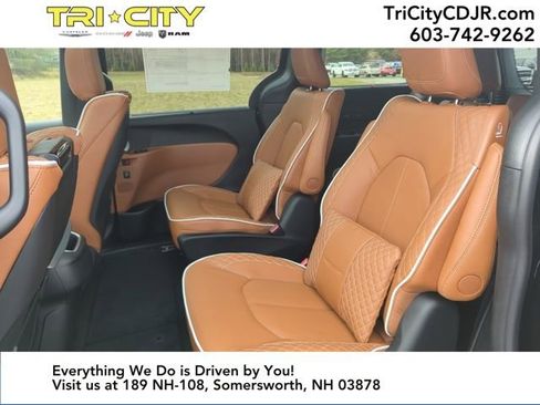 New 2026 Chrysler Pacifica Pinnacle image 25