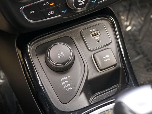 Used 2021 Jeep Compass Limited AWD/4WD image 18