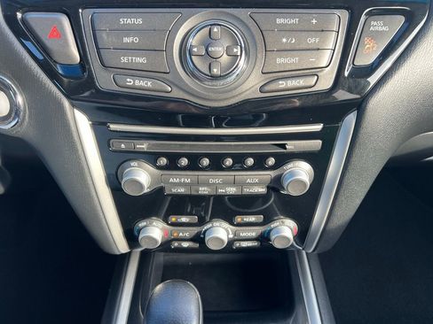 Used 2013 Nissan Pathfinder SV image 29