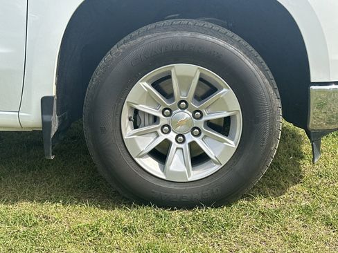 Used 2025 Chevrolet Silverado 1500 LT image 12