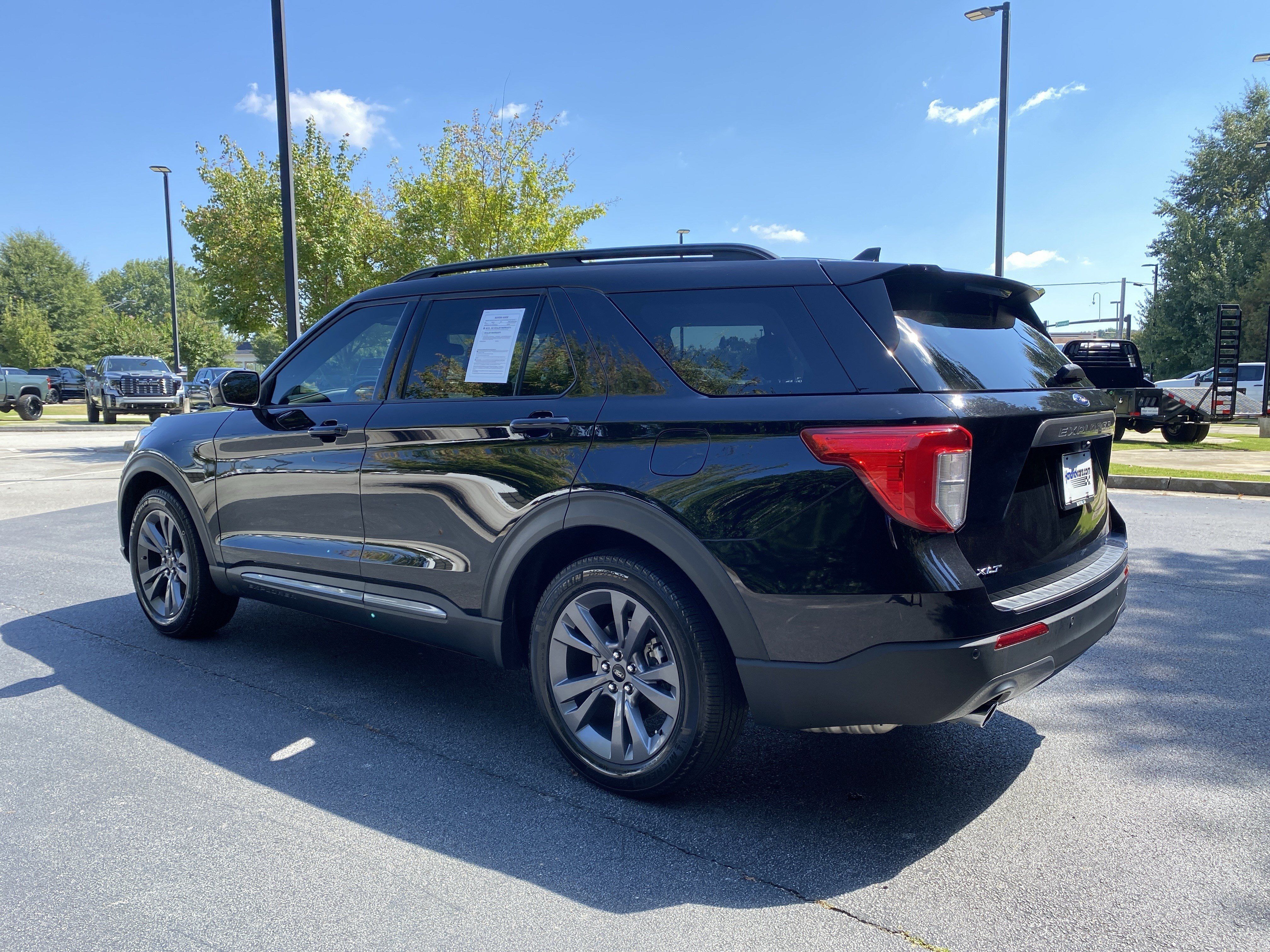 Used 2023 Ford Explorer XLT w/ Equipment Group 202A RWD image 7
