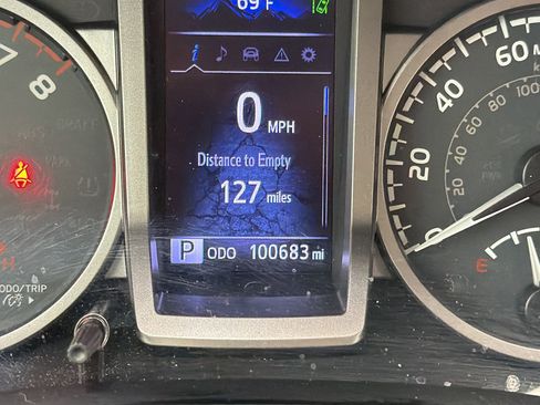 Used 2019 Toyota Tacoma SR5 image 18