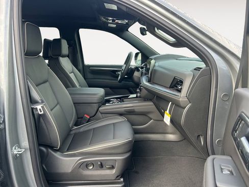 New 2026 Chevrolet Suburban Premier image 10