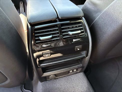 Used 2021 BMW M550i xDrive w/ Dynamic Handling Package image 33