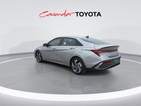 Used 2025 Hyundai Elantra Sport FWD image 6