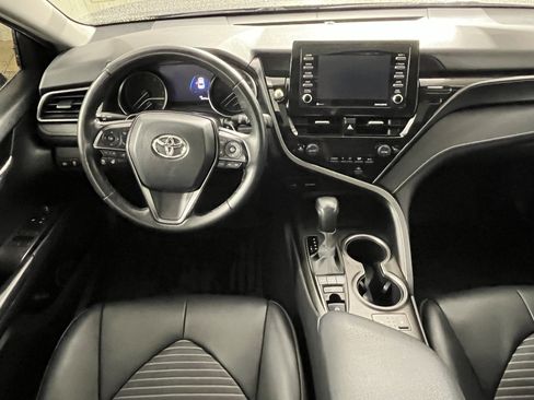 Used 2023 Toyota Camry SE image 11