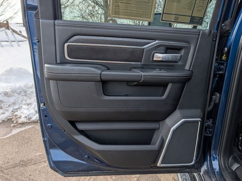 Used 2024 RAM 2500 Laramie w/ Night Edition image 38