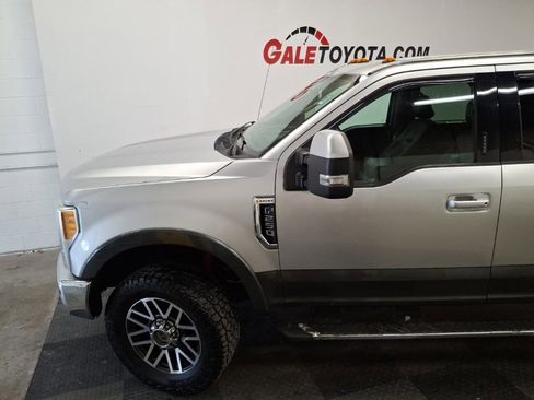 Used 2017 Ford F250 Lariat w/ Lariat Value Package image 4