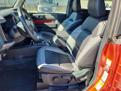 Used 2024 Ford Bronco Black Diamond image 13