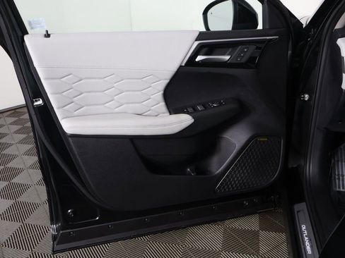 New 2025 Mitsubishi Outlander AWD image 30