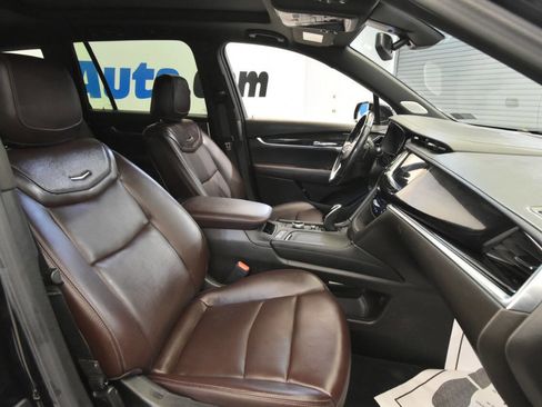 Used 2023 Cadillac XT6 Premium Luxury image 16