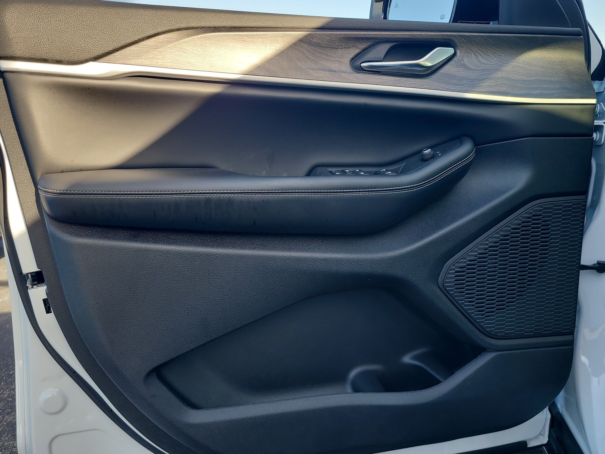 New 2027 Jeep Grand Cherokee Altitude RWD image 12