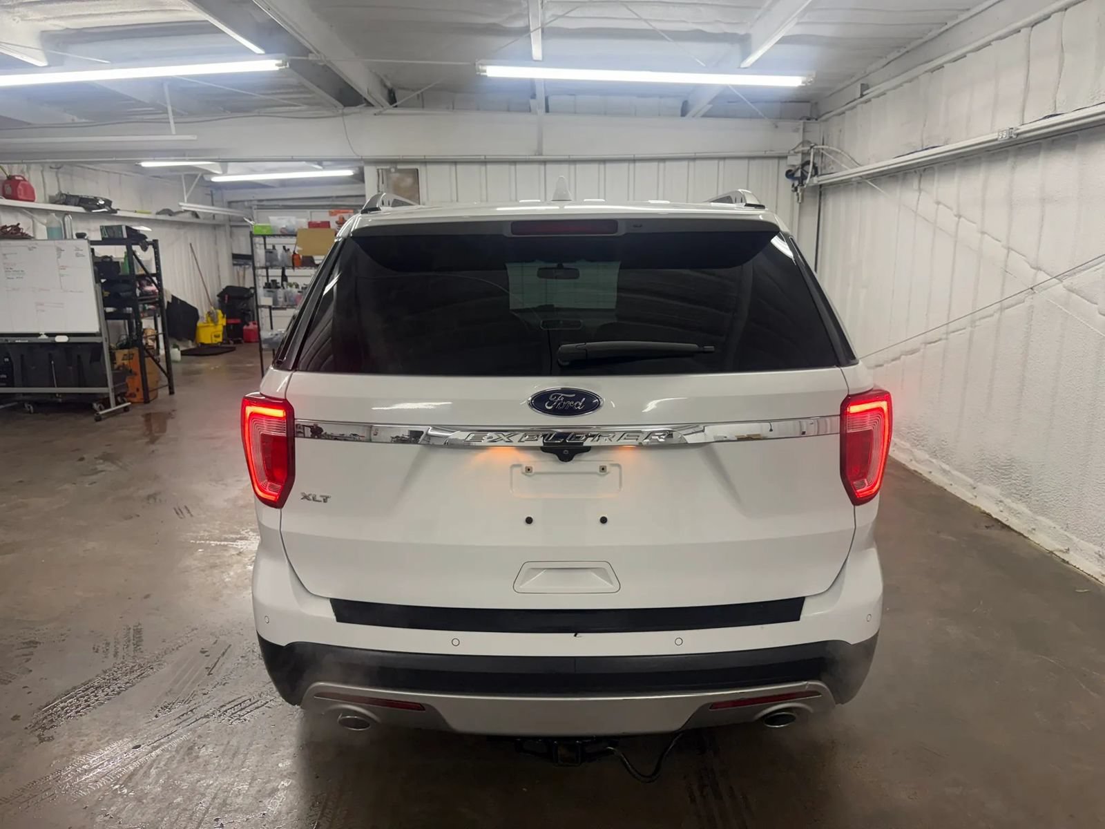 Used 2017 Ford Explorer XLT w/ Equipment Group 202A FWD image 6