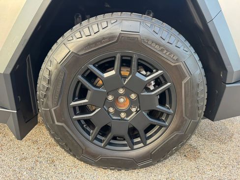 Used 2024 Tesla Cybertruck AWD Crew Cab image 16