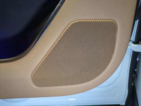 New 2026 Land Rover Range Rover SE image 13