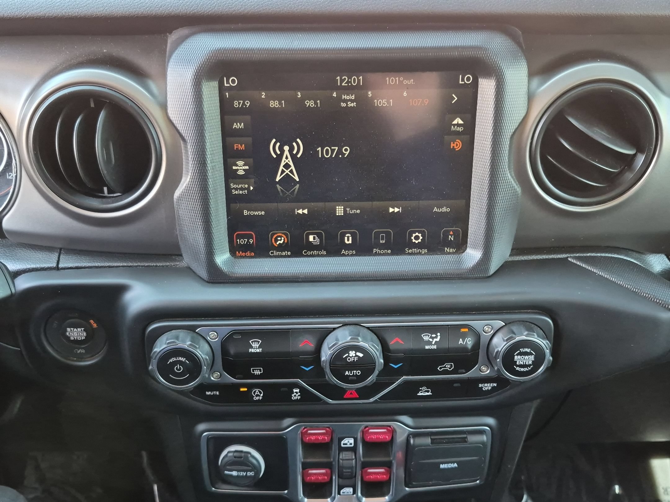 Used 2020 Jeep Gladiator Sport w/ Quick Order Package 24S AWD/4WD image 18