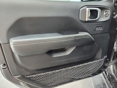 Used 2018 Jeep Wrangler Unlimited Sahara image 34