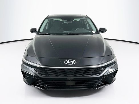 Used 2025 Hyundai Elantra SEL w/ Cargo Package FWD image 2