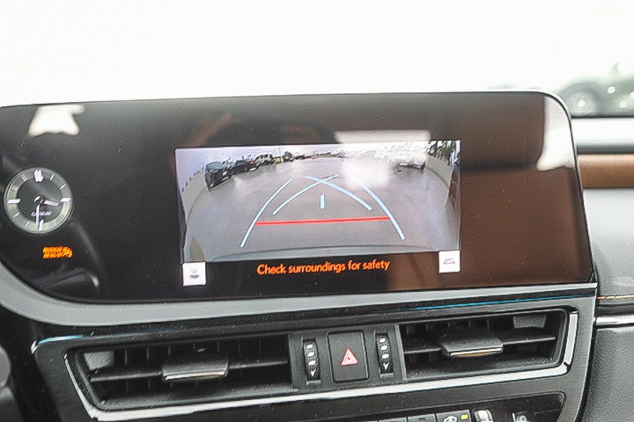 Certified 2025 Lexus ES 300h w/ Premium Package FWD image 22