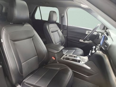 Used 2022 Ford Explorer Limited w/ Equipment Group 301A AWD/4WD image 19