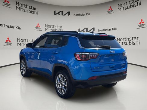 Used 2025 Jeep Compass Limited AWD/4WD image 3