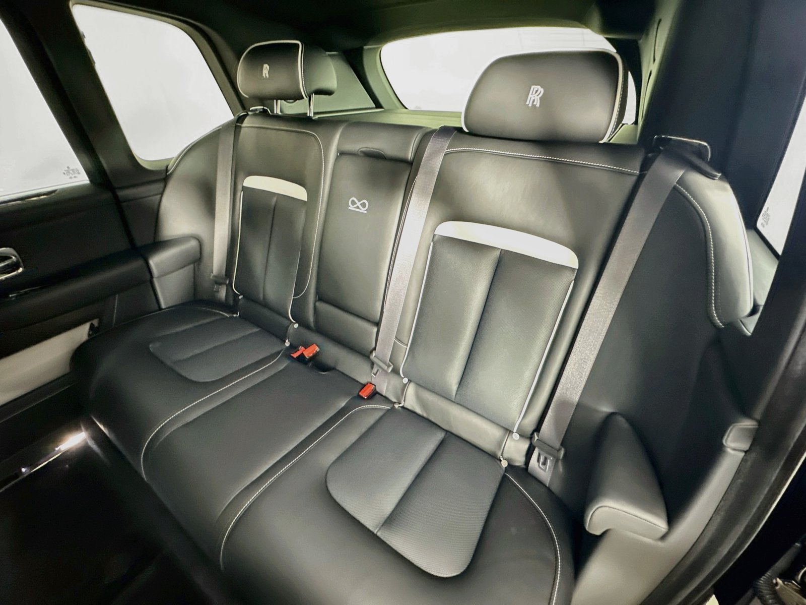 Used 2026 Rolls-Royce Cullinan Black Badge AWD/4WD image 37