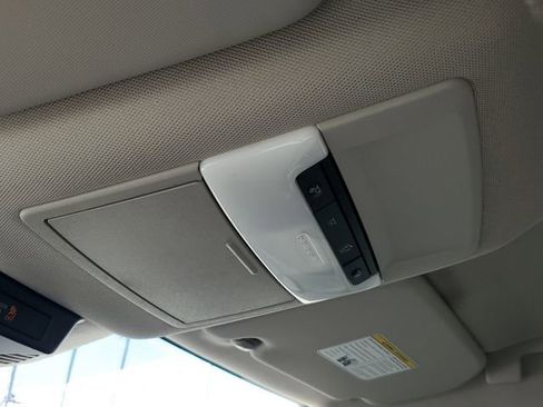 Used 2023 Nissan Rogue S image 28