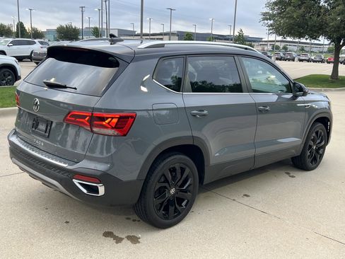Certified 2023 Volkswagen Taos SE w/ Panoramic Sunroof Package FWD image 10