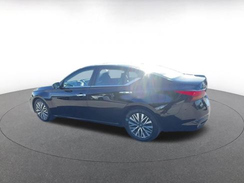 Used 2025 Nissan Altima 2.5 SV image 10