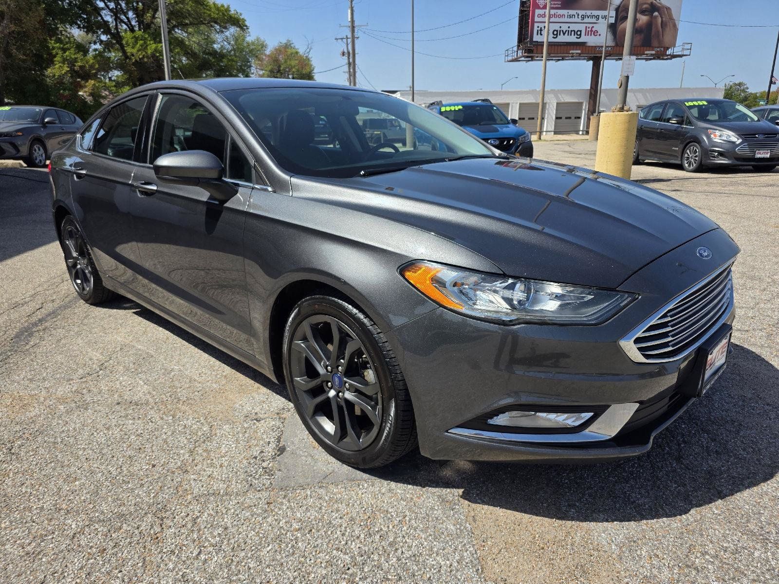 Used 2018 Ford Fusion SE w/ Equipment Group 201A FWD image 3