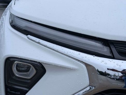 Used 2025 Chevrolet TrailBlazer LT FWD image 9